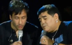 Hậu nghi án đánh bạn gái, Maradona khoe giọng hát