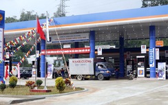 9 lần giảm giá xăng dầu, Petrolimex vẫn lãi khủng