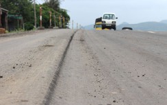 Đầy rẫy ổ gà trên QL1 qua Phú Yên: Nhà thầu lờ trách nhiệm?
