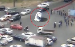 Kinh hoàng cảnh hố tử thần "nuốt chửng" xe hơi