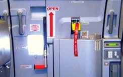 Ngàn lẻ lý do hành khách mở cửa thoát hiểm máy bay