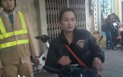 Cô gái vi phạm luật giao thông chửi bới, vung dao dọa cảnh sát