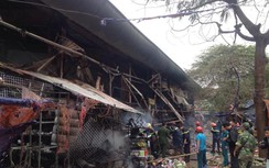 Hà Nội: Cháy lớn, nửa chợ Nhật Tân bị thiêu trụi