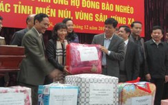 Hàng nghìn bộ quần áo và chăn ấm gửi tới đồng bào khó khăn