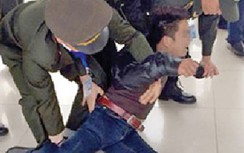 Hành khách "ngáo đá" đại náo sân bay
