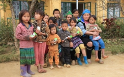 "Áo ấm vùng cao" đến với học sinh Pa Cheo