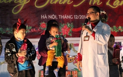100 suất quà cuối năm đến với bệnh nhi