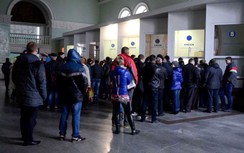 Ukraine cho phép xe khách, tàu tới Crimea