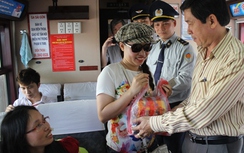 TPHCM: Khách tăng nhưng tàu xe không căng thẳng