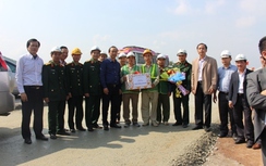 Thứ trưởng Lê Đình Thọ chúc Tết và chỉ đạo "nóng" trên công trường QL1