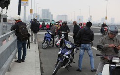 Dừng, đỗ chụp ảnh trên cầu Nhật Tân sẽ bị xử phạt nghiêm