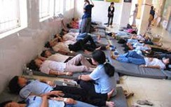 Hơn 100 công nhân bị ngộ độc thức ăn