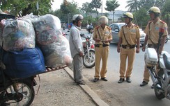 Mật phục bắt "cò" làm "chim lợn" cho xe quá tải