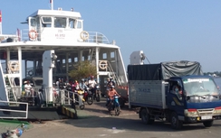 Dịp Tết, phà Đình Khao tăng hơn 15.000 lượt xe máy/ngày