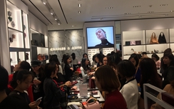 Người Hà Nội "khênh túi lớn, túi bé" dịp Black Friday