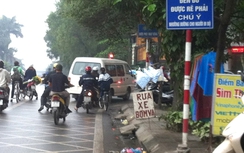 Dừng xe ở làn đường được rẽ phải bị phạt thế nào?