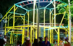 Vụ tàu lượn trật đường ray: Bé trai dập phổi, gãy xương sườn