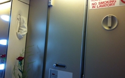 Hút thuốc trên máy bay Vietnam Airlines, bị phạt 4 triệu đồng