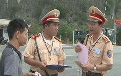 Giăng lưới bắt hai đối tượng vận chuyển pháo lậu