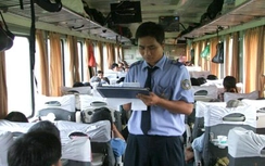 Nhân viên nhà tàu còn là hướng dẫn viên du lịch