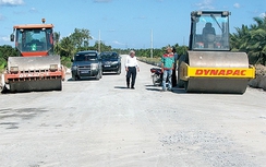 Đảm bảo giao thông khi thi công trạm thu phí tuyến tránh Cai Lậy