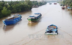 Hạn chế giao thông thủy, bảo vệ 2 cầu trọng điểm phía Nam