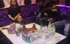 Thiếu nữ cùng 4 bạn trai "bay lắc" trong quán karaoke đón năm mới