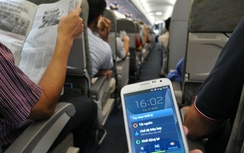 Khổ vì tiếng chuông điện thoại trên máy bay