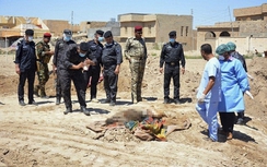 IS chỉ điểm, cảnh sát Iraq khai quật hai ngôi mộ tập thể