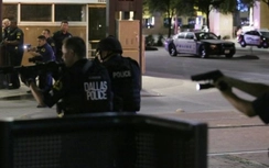 Hiện trường hỗn loạn vụ xả súng vào cảnh sát Mỹ