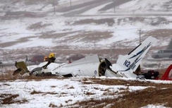 Trình diễn trên không, máy bay Canada "lao đầu" xuống đất