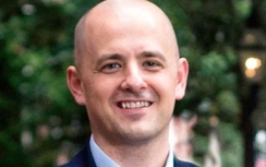 Cựu điệp viên CIA chạy đua Tổng thống, đối chọi Donald Trump