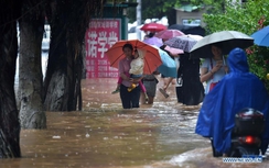 Tin bão số 3 mới nhất: Trung Quốc tan hoang vì "Thần Sét"
