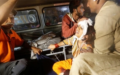 Đánh bom đẫm máu đền thờ Pakistan, hơn 150 người thương vong