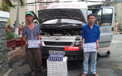 Video: Bắt tại trận xe khách Thiên Thiên Xuân chở thuốc lá lậu