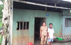 Người mẹ rơi nước mắt nhờ giải cứu con gái từ Trung Quốc