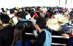 Đường bộ lẫn cáp treo lên núi Cấm quá tải dịp Tết