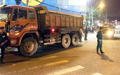 Hung thần xe ben cuốn gia đình 4 người vào gầm gây thương vong