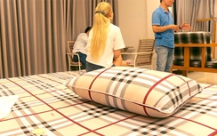 Bắt quả tang cô gái Nga bán dâm giá 100 USD tại Nha Trang