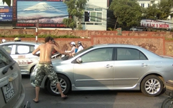 Thực hư ông Tây chặn xe lau kính vì “bị cướp” ở Hà Nội?