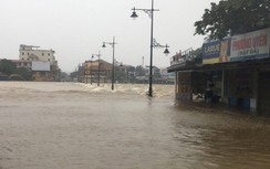 Huế chìm trong "biển nước", thủy điện lại sắp xả lũ