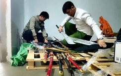 Phát hiện hàng trăm vũ khí sát thương cao tại tiệm tạp hóa