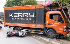 Xe thư báo trôi dốc tông 3 người bị thương