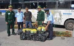 Phát hiện "hầm" chứa hàng lậu gia cố tinh vi trên trần xe khách