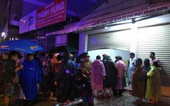 Mưa lớn, cuốn trôi hai mẹ con xuống cống mất tích