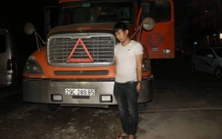 Giấu lượng "khủng" thuốc lá lậu trên xe container, tài xế bị "sờ gáy"