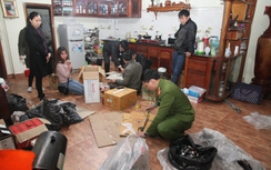 Phát hiện nhiều bình xịt, súng bắn điện trong cửa hàng bách hóa