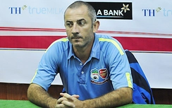 HAGL bại trận, HLV Graechen đổ tại… CĐV