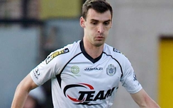 Cầu thủ Bỉ đột quỵ trên sân đã qua đời