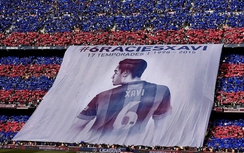 Xavi nghẹn ngào trong ngày chia tay Nou Camp